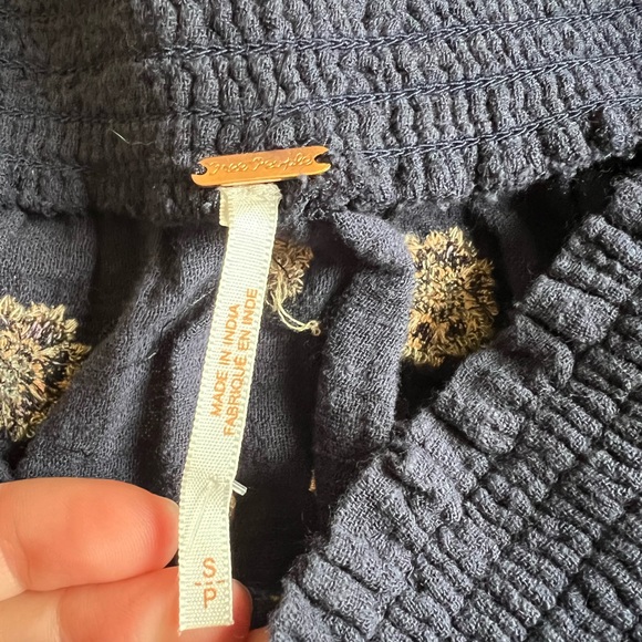 Free People Saachi Smocked Floral top - Picture 4 of 6